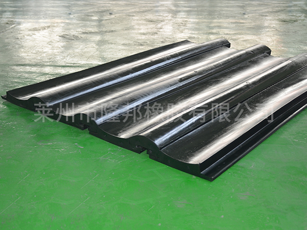 球磨机橡胶衬板.jpg 球磨机橡胶衬板.jpg