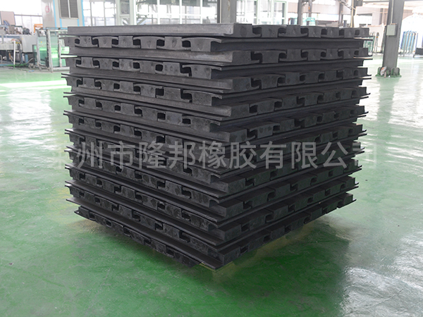 乐竞lejing(中国)浅谈球磨机橡胶衬板磨机的磨矿效果